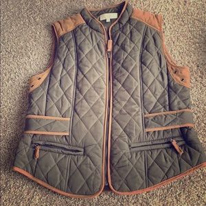 Puffer vest with leather like accents